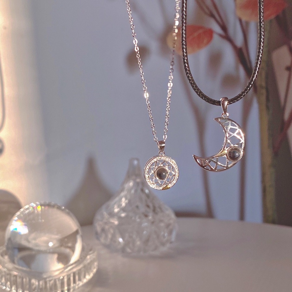 Set 2 Vòng cổ Mặt Trăng Và Mặt Trời 100 Ngôn Ngữ I Love You Có Nam Châm