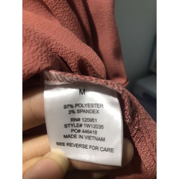 Áo voan cổ V xoắn eo Vnxk chất vải mềm mát.