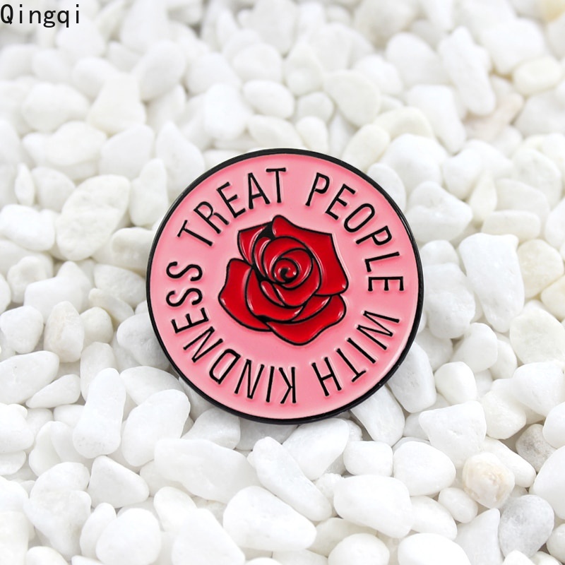 Huy hiệu cài áo MISS ZOE in chữ tùy chọn tráng men