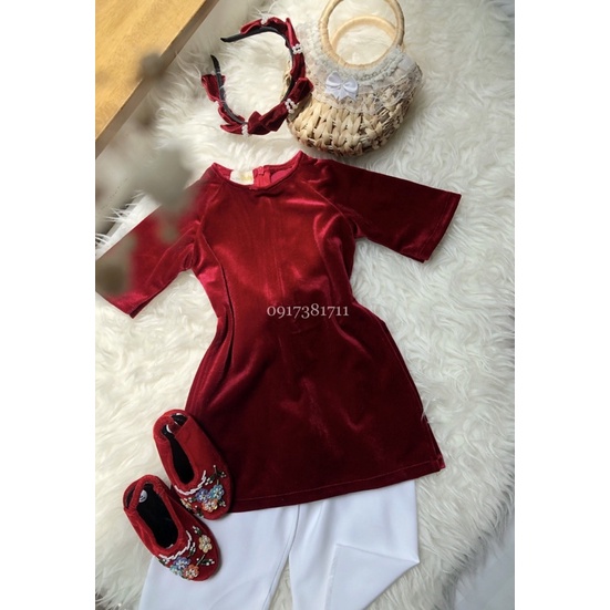 Áo dài nhung đỏ bé gái