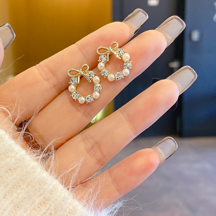 Đôi khuyên tai hình nơ phối hạt ngọc trai giả sang trọng cho nữ