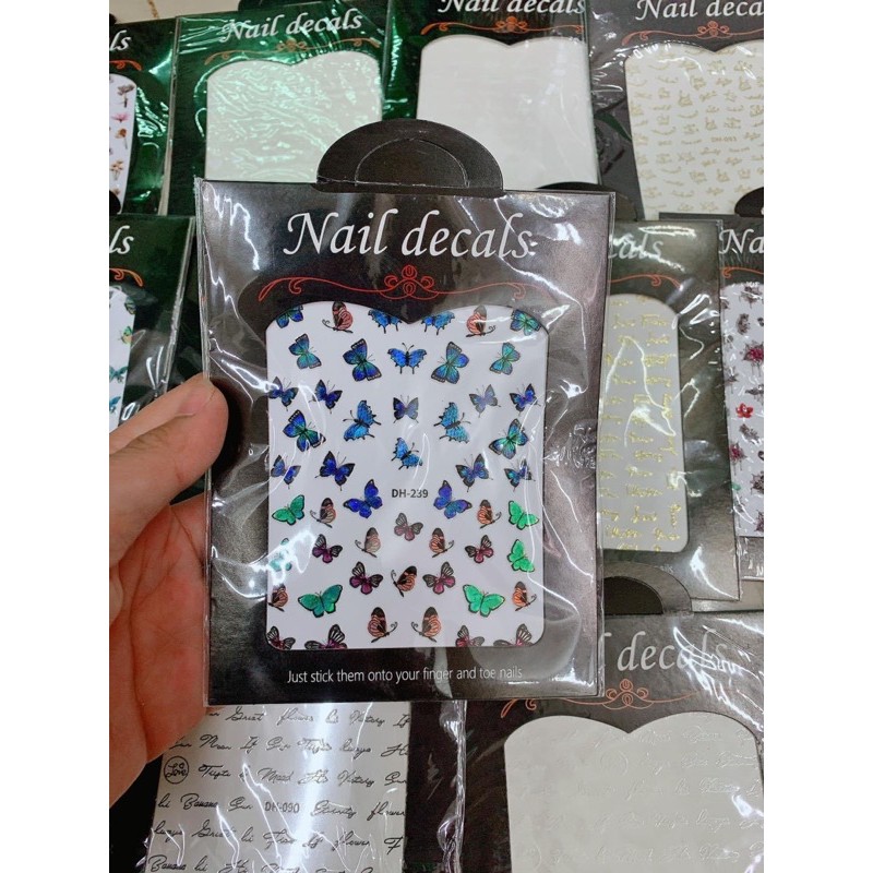dán-trang-trí-móng-tay-chân-các-mẫu-chữ