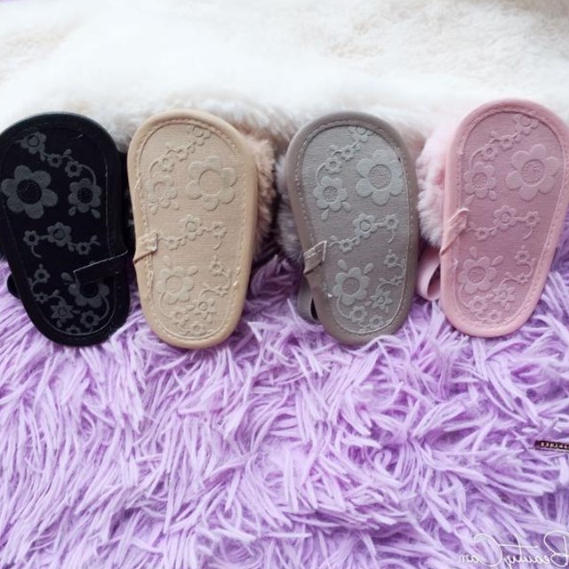 Giày bông đế mềm dành cho bé