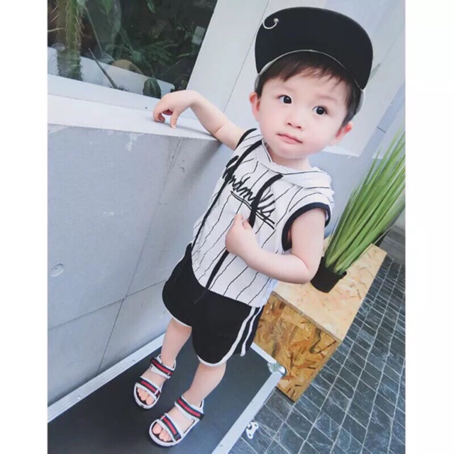 Bộ bé trai mũ kẻ