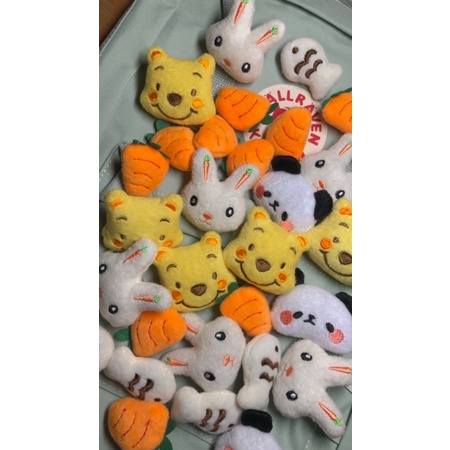Huy hiệu, pin cài balo cute tặng kèm khách