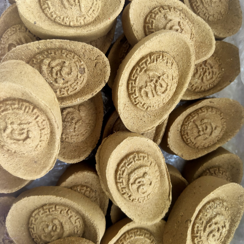 Nụ Trầm Hương Thỏi Vàng dùng cầu tài - chiêu lộc cháy 45 phút