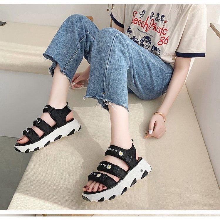 Sandal nữ 3 quai phối hoa cúc mẫu mới (sỉ giá tốt)