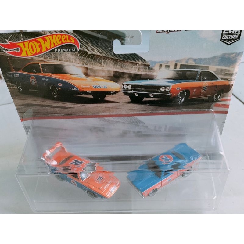 Xe mô hình Hot Wheels 2022 car culture walmart exclusive set of 2 plymouth roadrunner gulf