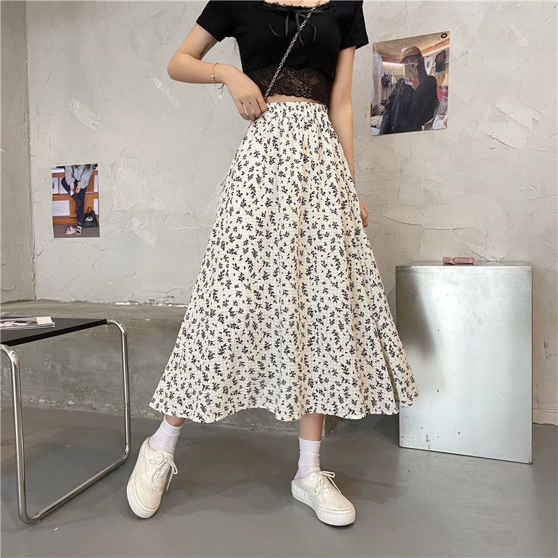 Váy lưng cao họa tiết hoa theo phong cách retro Hàn Quốc