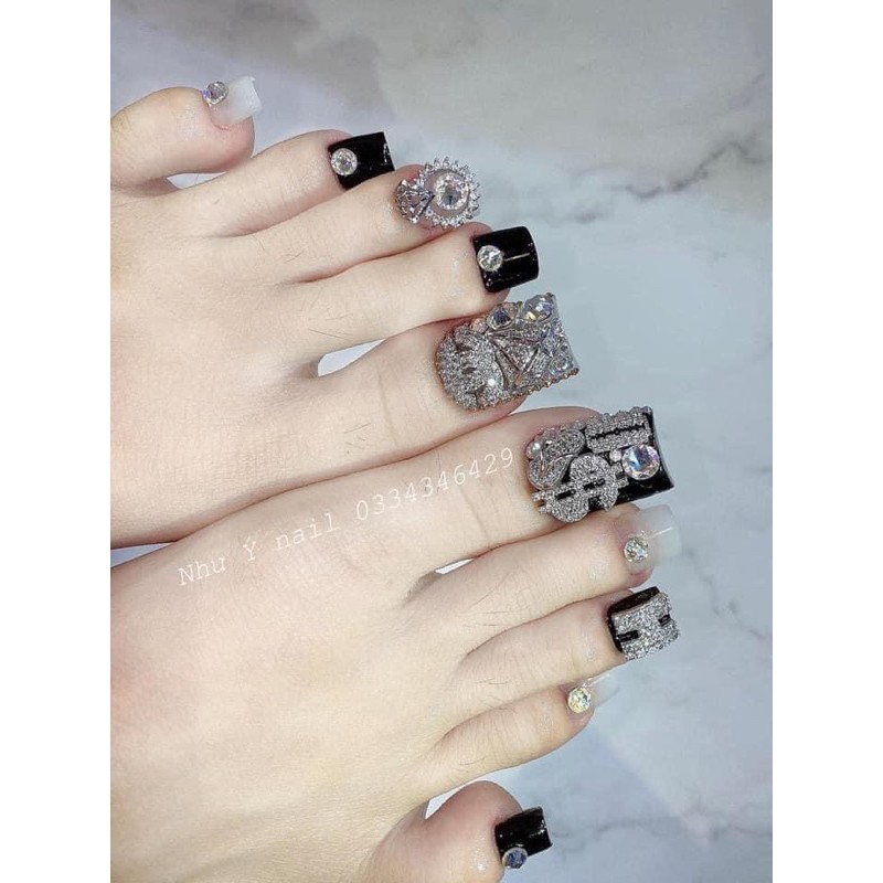 1 Charm Cao Cấp gắn móng Nail:$, H, lưỡi lam