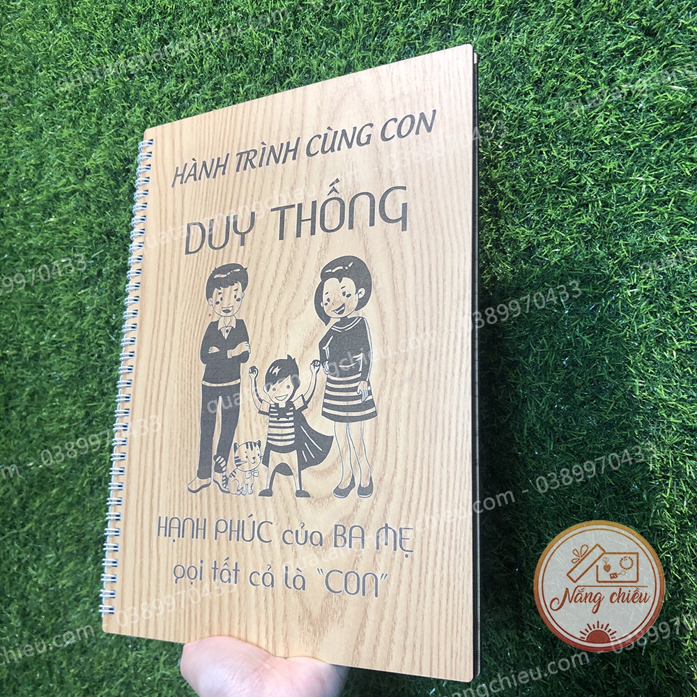 Sổ bìa gỗ lưu giữ kỉ niệm gia đình khắc hình theo yêu cầu - Lưu giữ hành trình khôn lớn cùng con - Kích thước 20x30cm