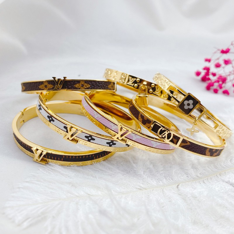 Vòng Đeo Tay Bằng Thép Titan Mạ Vàng 18K Thời Trang Cao Cấp Cho Nữ