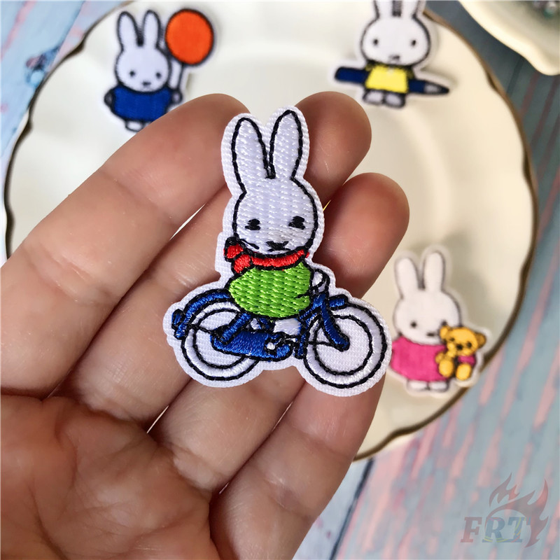 1 Sticker Ủi Thêu Hình Thỏ Hoạt Hình