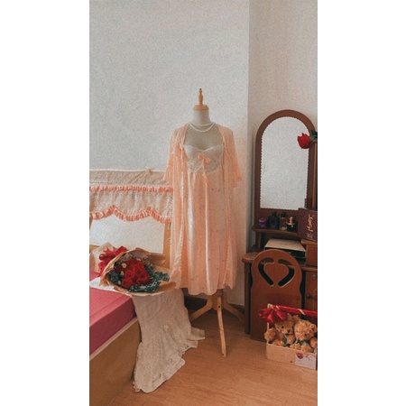 Choàng tiểu thư tặng kèm váy nhà Queen siêu phẩm