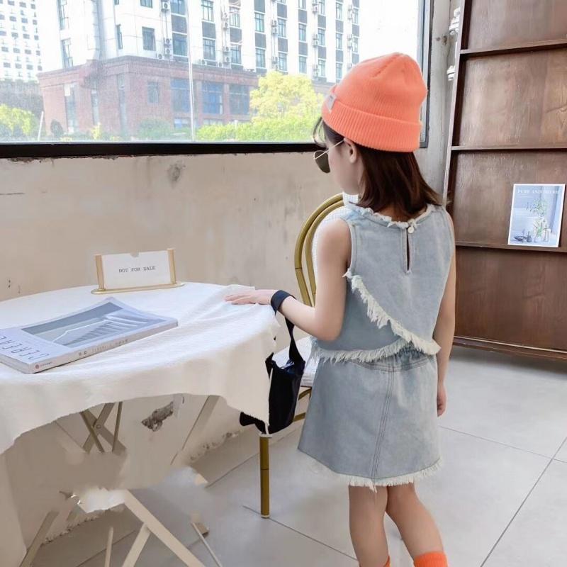 Set áo sát nách kèm chân váy jean thời trang sành điệu cho bé gái