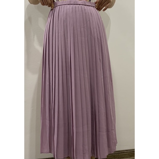 Chân váy xếp ly Uniqlo