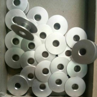 Suốt Chỉ 10 Cái Và Quả Đào ( Thuyền )