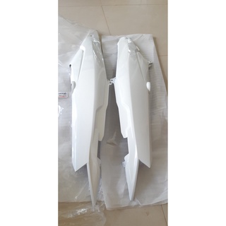 Ốp sườn Sirius trắng Yamaha