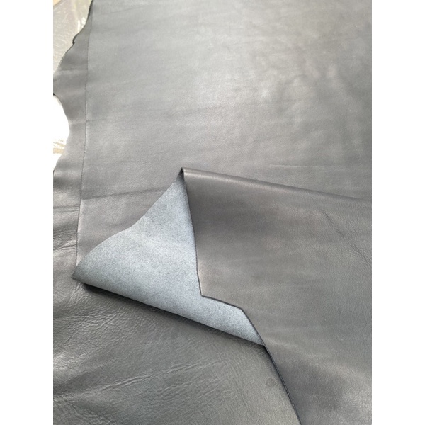 Da bò màu xám đen