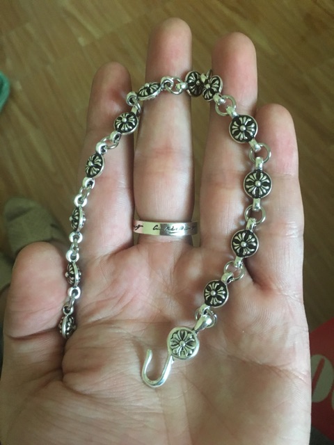 Lắc tay chrome hearts