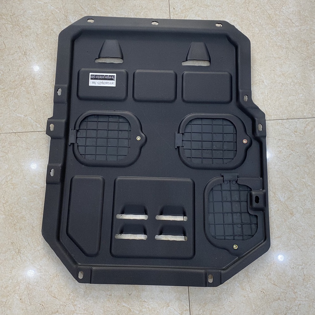 Chắn bùn gầm máy, chắn gầm động cơ xe Suzuki XL7, Ertiga 2019 2020 2021 2022 - kèm ốc vít (PVC)