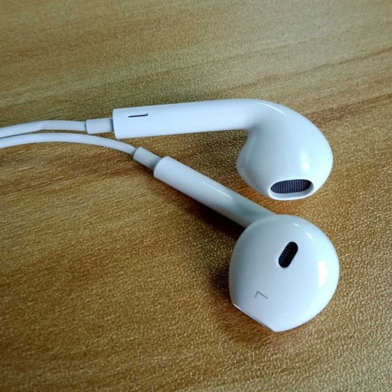 Tai nghe Foxcon chân 3.5 mm có mic thoại chất âm tốt