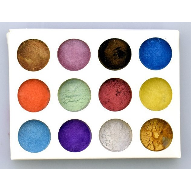 Phấn nhũ nail, hoặc trang điểm búp bê