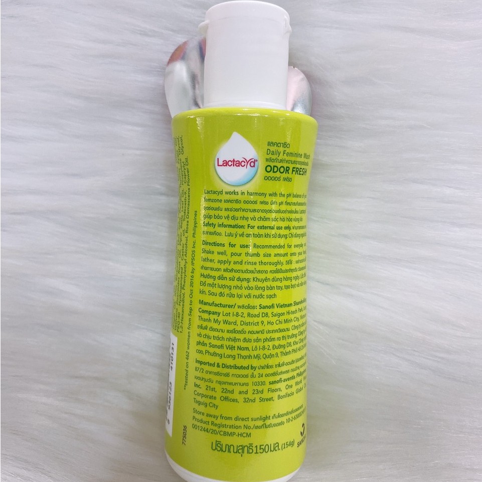 Dung dịch vệ sinh phụ nữ Lactacyd lá trầu không và hoa hồng 150ML( MÀU XANH)