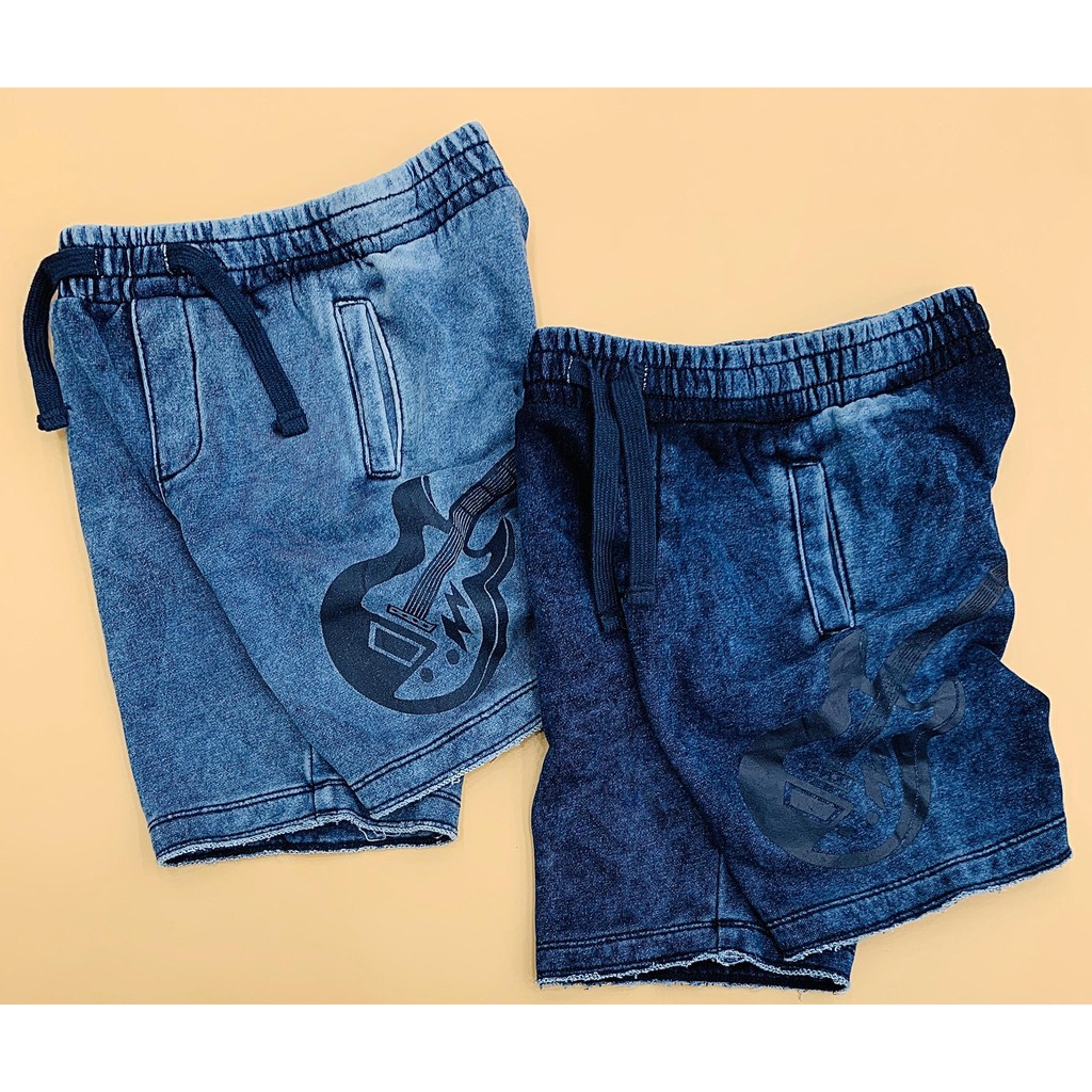 Quần short jean da cá bé trai