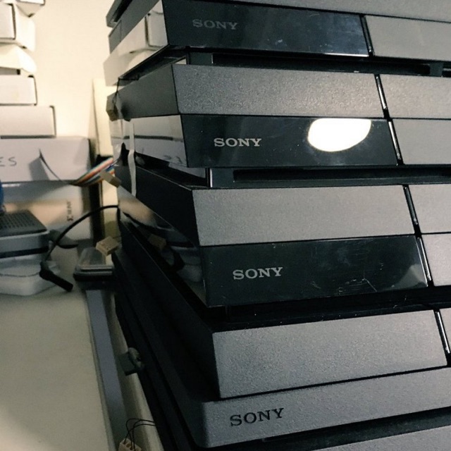 Máy chơi game ps4