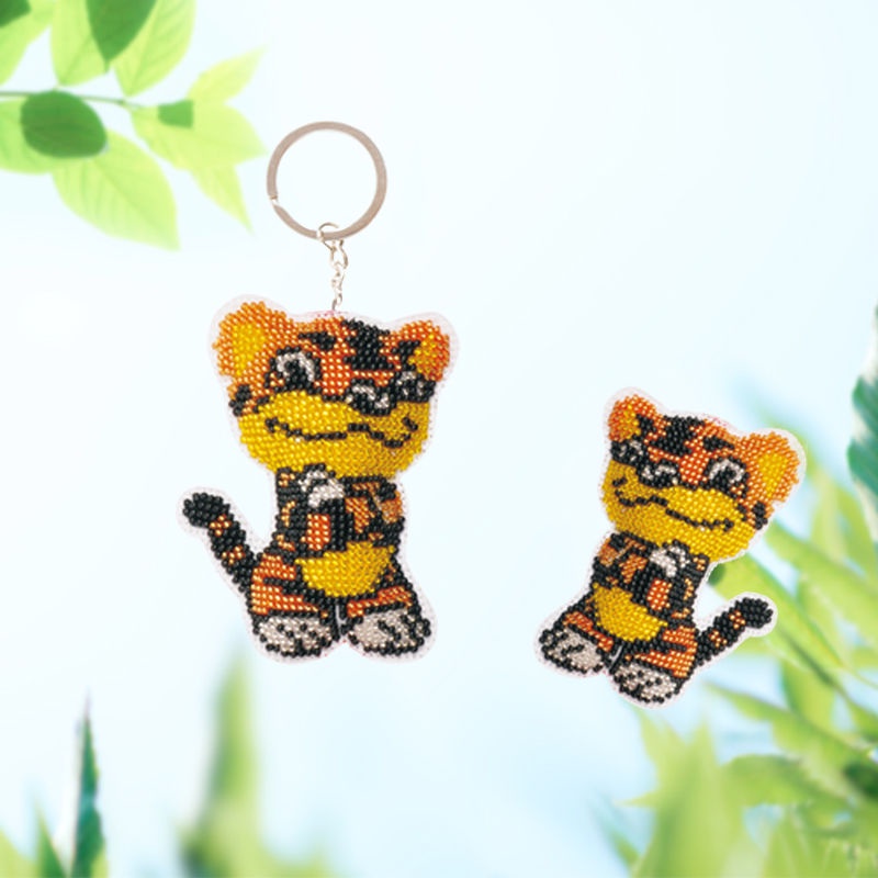 Móc khóa thêu chữ thập, móc khóa kết cườm, mẫu mười hai con giáp cực cute, cực yêu (tự thêu)