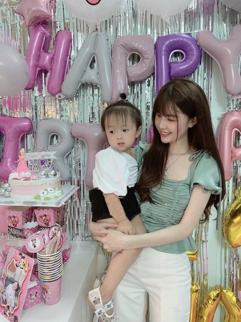 áo cổ vuông tay bồng nơ vai xinh xắn