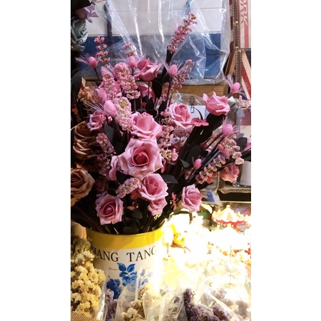 HOA HỒNG MÚT 3 BÔNG KÈM LAVENDER, TRANG TRÍ HOA, HOA GIẢ, TRANG TRÍ NHÀ THE JOURNAL