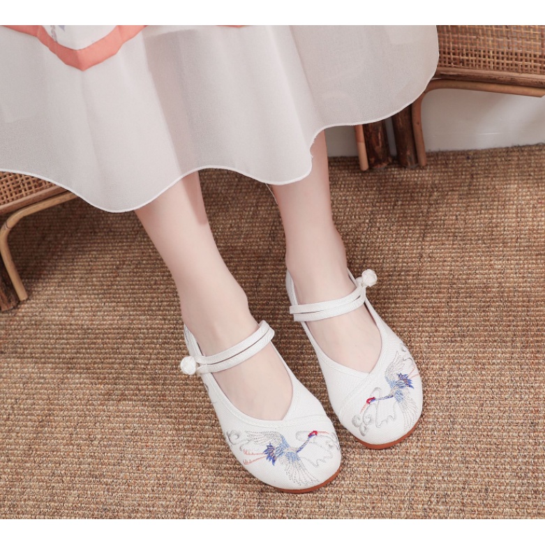 Giày Cổ Trang Thêu Hạc mẫu mới năm 2023