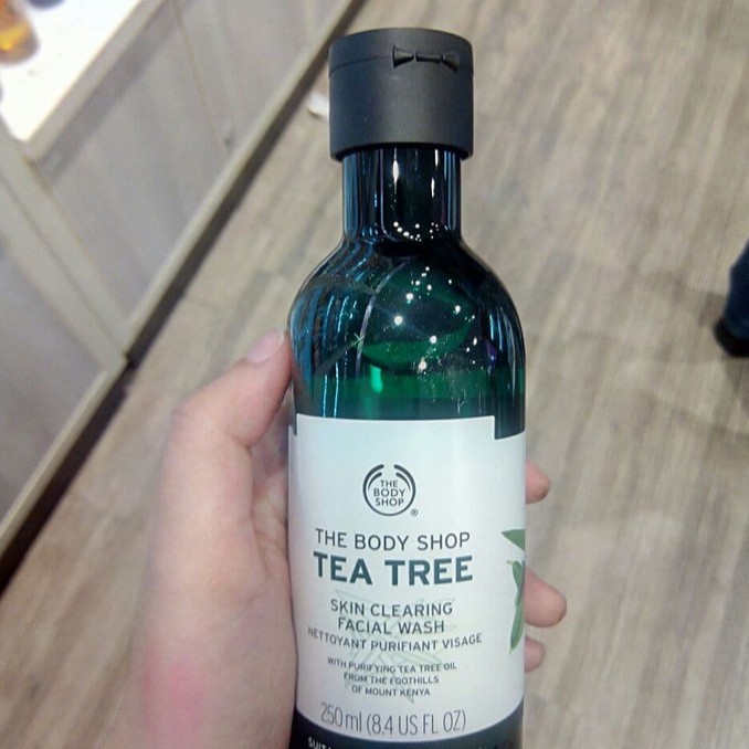 Sữa Rửa Mặt Cho Da Mụn - The Body Shop Tea Tree Skin Clearing Facial Wash 250ml