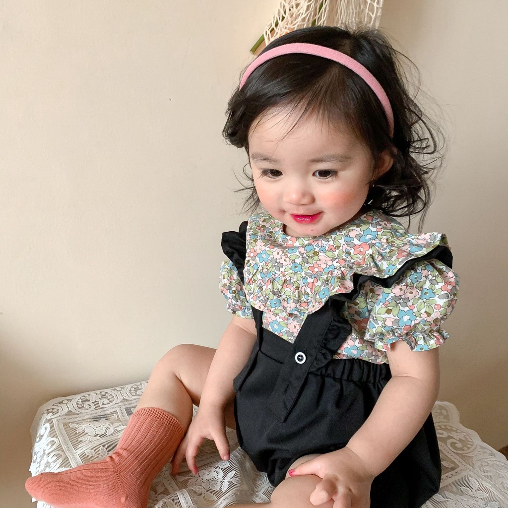Áo hoa tay ngắn + quần sooc yếm đen cho bé gái sơ sinh phong cách Hàn quốc