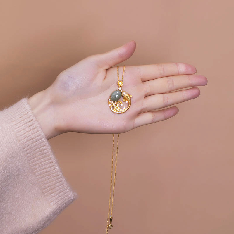 Dây chuyền màu vàng phối mặt đính đá ngọc bích Hetian nhân tạo dành cho nữ