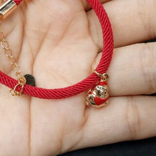 Vòng tay đỏ may mắn