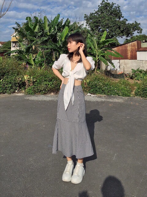 Pass áo croptop trắng