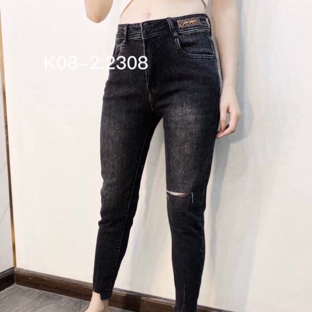 Quần jean rách thêu LV