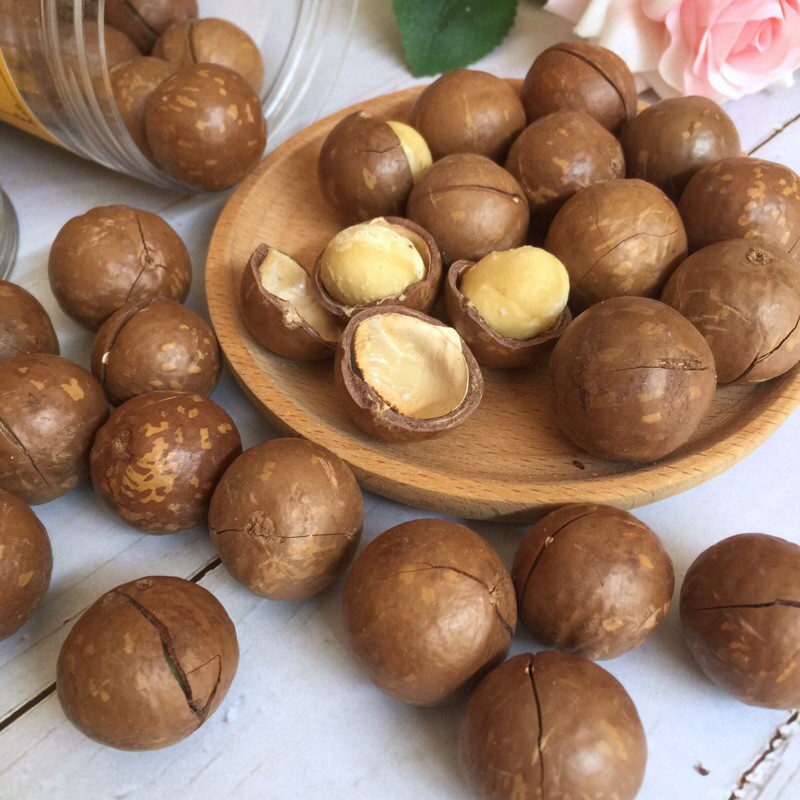 Hạt macca nứt vỏ sấy lạnh size đại 26-29 loại 1 hũ 500g thơm ngon có đồ tách vỏ kèm