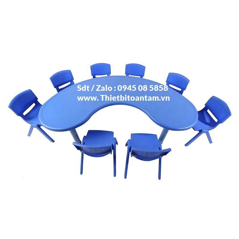 Bàn nhựa hình bán nguyệt cho bé 8 chổ ngồi