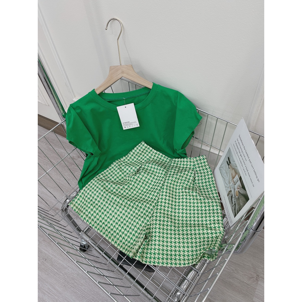 Set áo xanh tay dơi quần short đùi họa tiết DN558