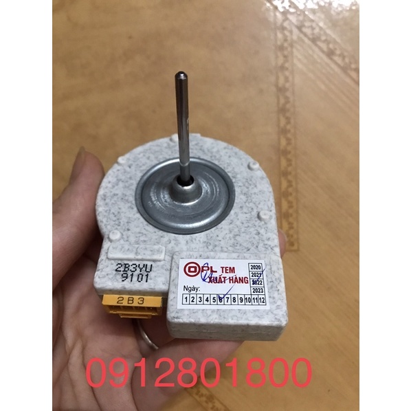 Quạt sứ tủ lạnh Hitachi mới chính hãng
