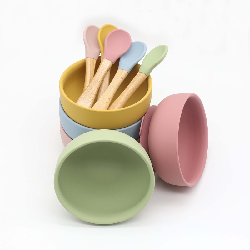 Bộ 4 Món Bát / Muỗng / Vòng Tay / Tô Ăn Dặm Bằng Silicone Có Giác Hút Cho Bé Sơ Sinh