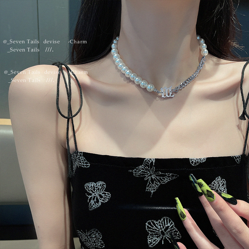 Vòng Cổ Kim Loại Gắn Chữ Phối Ngọc Trai Cá Tính Thời Trang Cho Nữ
