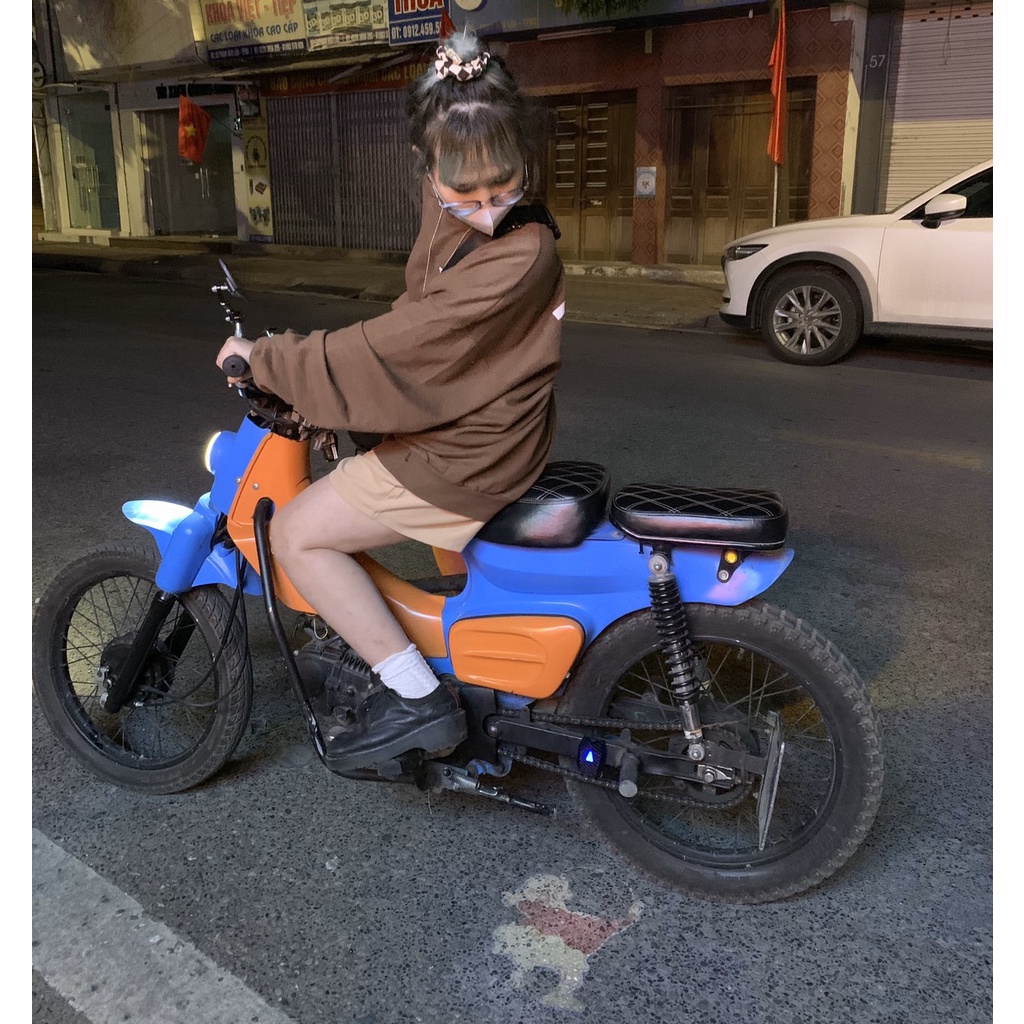 Đèn led gắn xe, đèn led trang trí laser không dây hình hoạt hình gắn cửa xe hơi xe máy