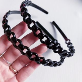 Cài tóc màu đen số 8 màu đen bóng