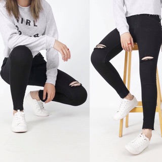 Quần jeans nữ skinny đen tua lai rách gối tua
