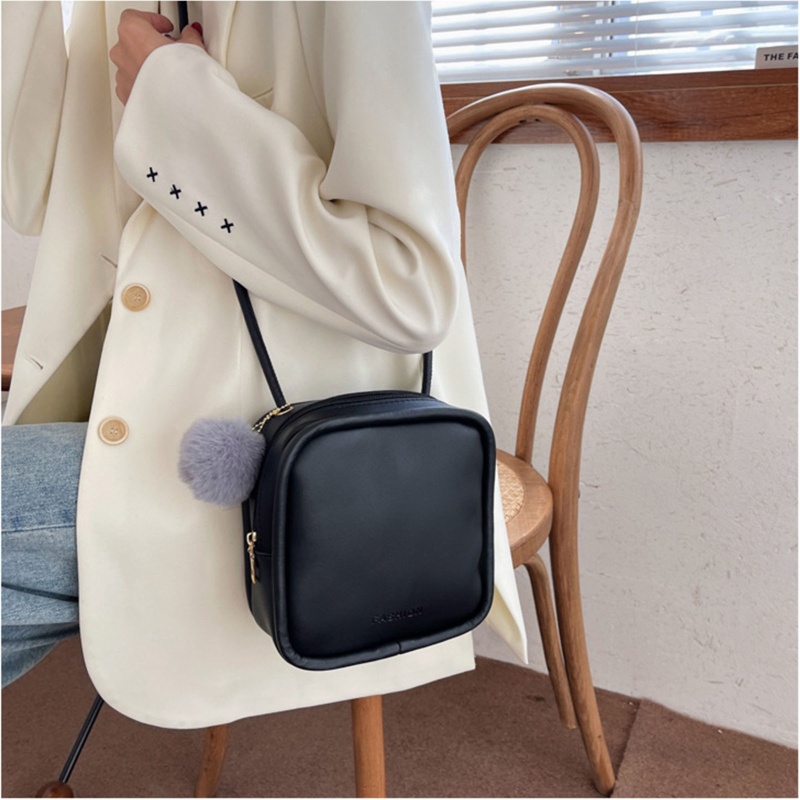 Túi Da PU Đeo Chéo Mini Trang Trí Bóng Lông Xinh Xắn Dành Cho Nữ